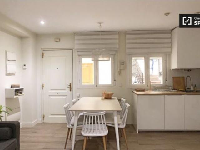 Moderno apartamento dúplex de 2 dormitorios en alquiler en Madrid Centro