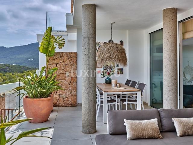 Moderno apartamento de dos dormitorios con terraza con vista. 90m² Sant Agustí des Vedrà