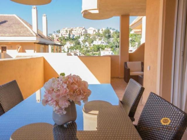 Moderno Apartamento de dos dormitorios en Aloha Hill Club, Nueva Andalucía