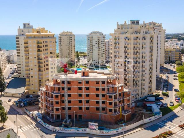 Moderno apartamento, com garagem e elevador no centro de Arm 119m² Armação De Pêra