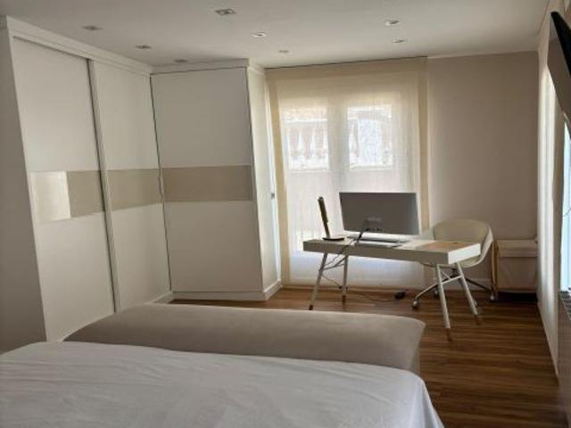 Moderno Apartamento en Alquiler – Calle Real de Cartuja, Granada – Diseño y Confort