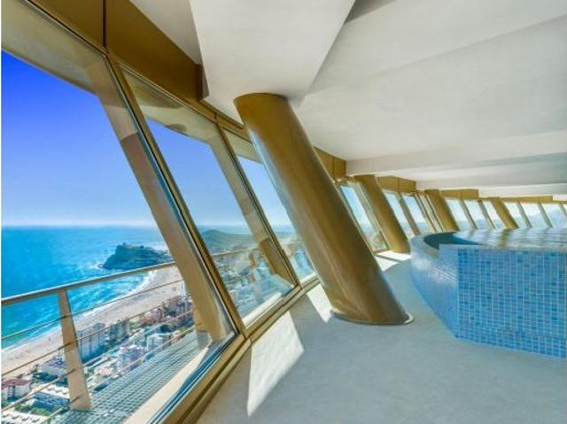 MODERNO APARTAMENTO EN BENIDORM