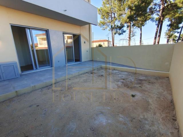 MODERNO Apartamento T1 com Logradouro. Quinta do Conde