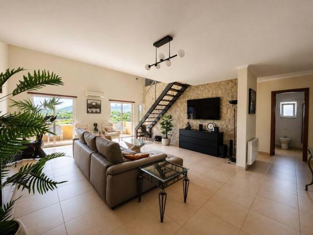 Excecional Penthouse no Último Piso T3+1 | Ampla Área Habitável | Vistas Deslumbrantes