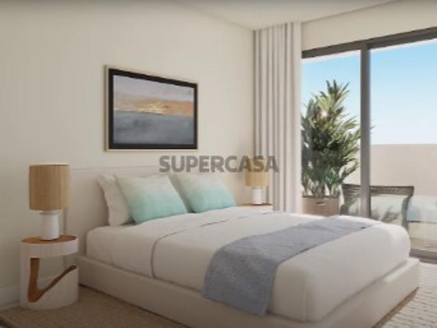 Moderno Apartamento T2 com Terraço, Piscina e Garagem em Cabanas de Tavira Algarve