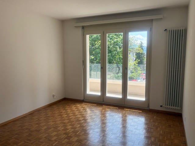 Moderno bilocale con balcone a Massagno