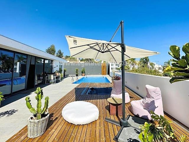 Moderno chalet de un solo nivel con grandes terrazas, piscin. 261m² Puerto de la Cruz