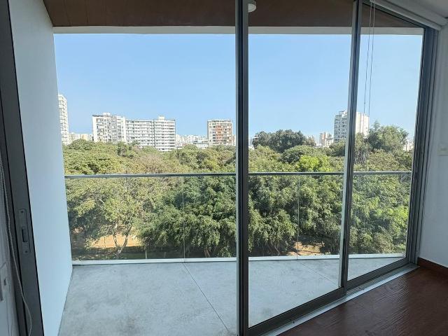 MODERNO DUPLEX EN ALQUILER UN DORMITORIO CON VISTA A PARQUE EN LINCE