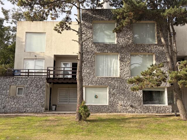 Moderno Departamento 3 ambientes en alquiler anual zona golf