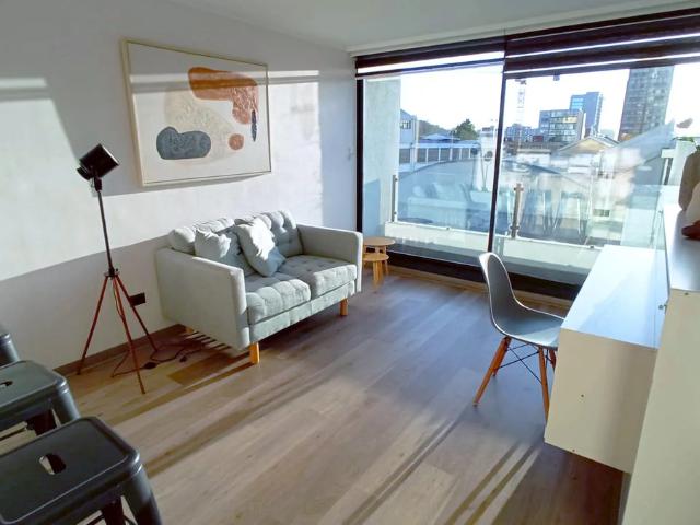 Moderno departamento amoblado pleno centro