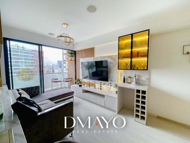 Moderno departamento en Lince con balcón y vista exterior