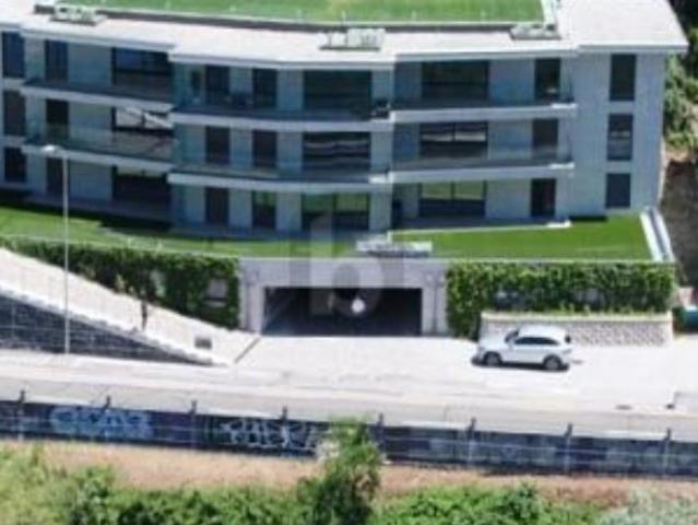 MODERNO E SPAZIOSO CON AMPIO GIARDINO