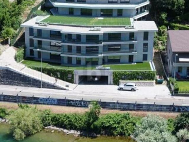 MODERNO E SPAZIOSO CON AMPIO GIARDINO