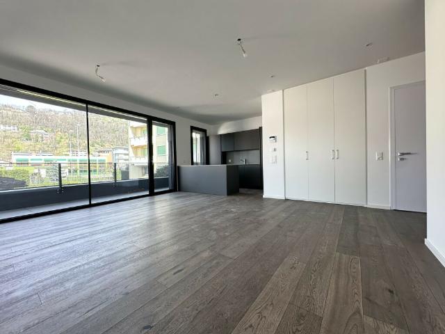 MODERNO ED AMPIO 2.5 LOCALI CON GRANDE TERRAZZA A CANOBBIO