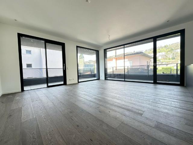 MODERNO ED AMPIO 2.5 LOCALI CON GRANDE TERRAZZA A CANOBBIO