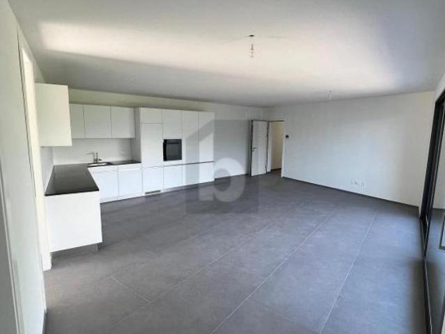 MODERNO ED ELEGANTE CON SPETTACOLARE VISTA LAGO