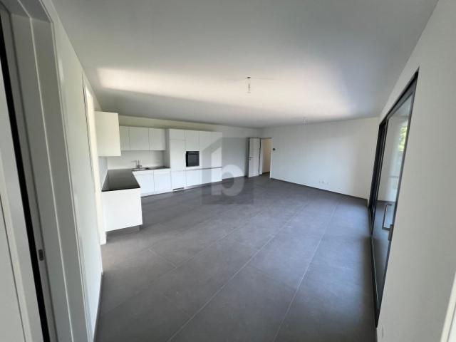 MODERNO ED ELEGANTE CON SPETTACOLARE VISTA LAGO