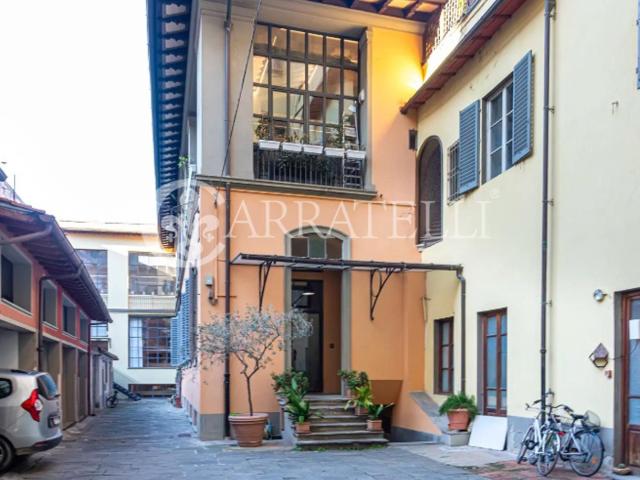 Moderno, elegante e luminoso appartamento open space di circ. 100m² Firenze