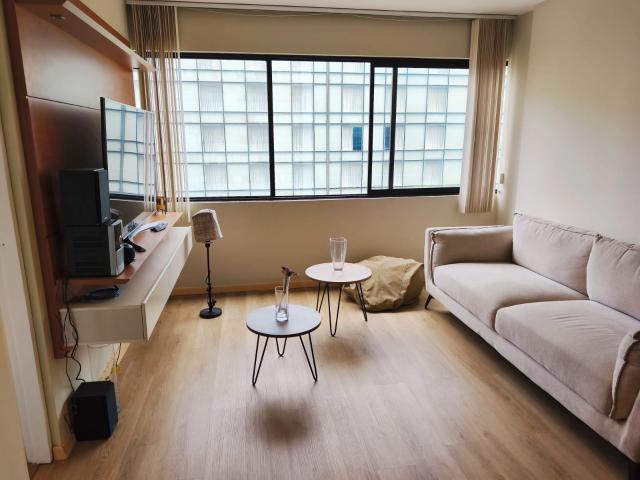 Moderno Flat Amoblado en Miraflores: Frente a Bajada Balta y Club Terrazas – S/ 2,600