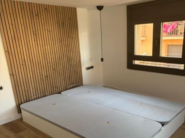 Moderno Loft Reformado en Manresa Ideal para Vivir y Trabajar