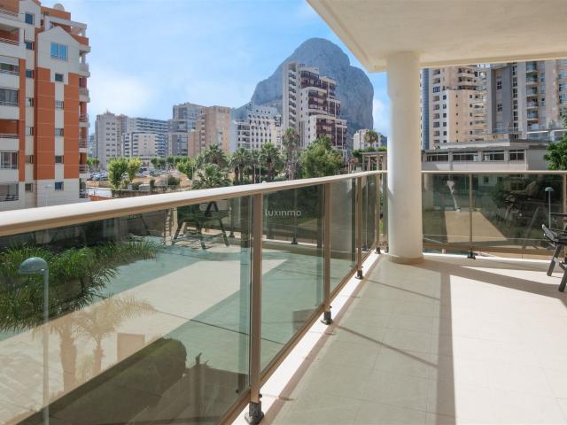 Moderno piso de 2 dormitorios con terraza y vistas al lago e. 80m² Calpe Calp