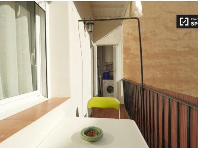 Moderno piso de 2 habitaciones con balcones en alquiler en El Raval, Barcelona SIN CONTRATOS DE LA