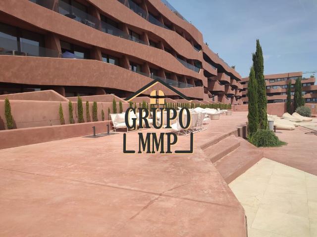Moderno Piso luminoso con terraza y piscina en murcia