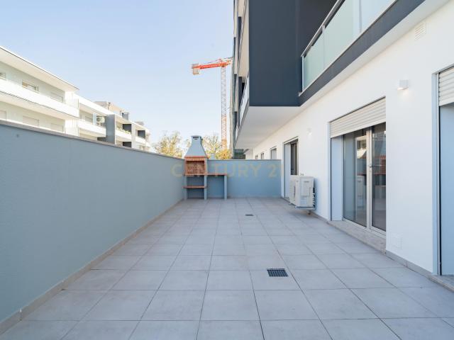 Moderno T2 Novo em Marrazes, Leiria com Terraço e Garagem
