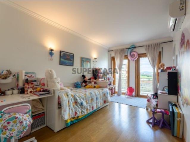 Moderno T3 Apartamento com Vista em Loures, Lisboa