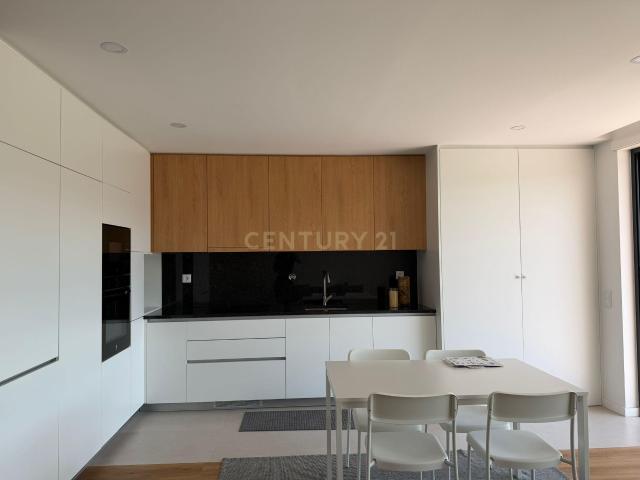 Moderno T3 com Terraço em Lordelo, Paredes