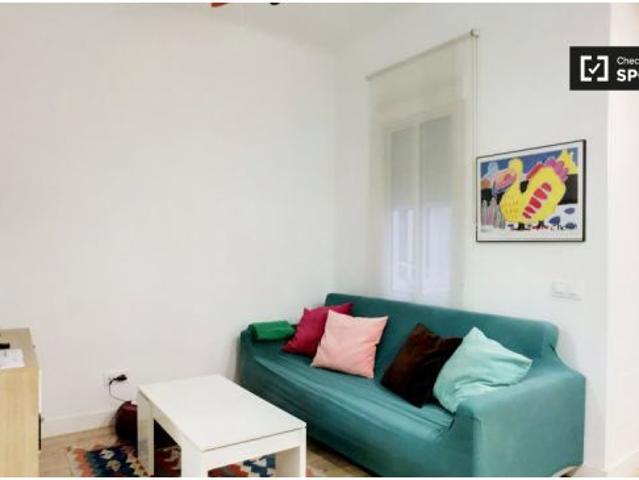 Moderno y luminoso apartamento de 3 dormitorios y 2 baños con wifi en Atocha