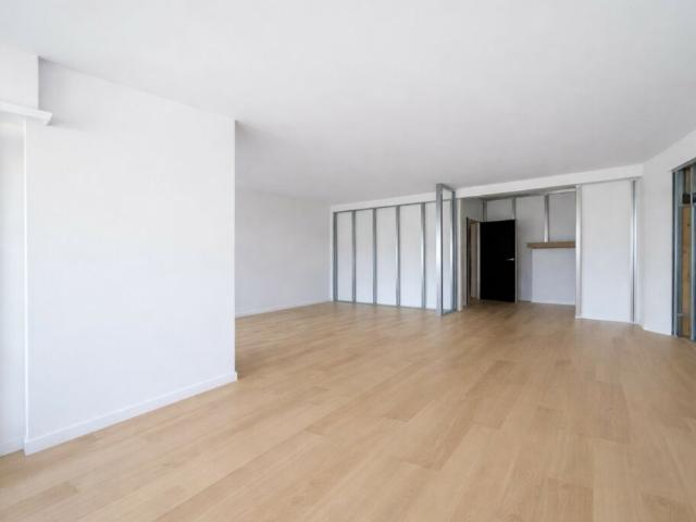 MODERNO 4.5 LOCALI VISTA LAGO IN ZONA CENTRALE A LUGANO