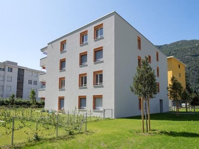 Moderno 5,5 locali con giardino