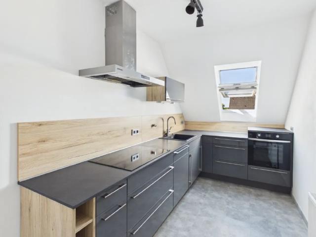 Modernsierte 3 Raum Wohnung mit Dachterrasse!