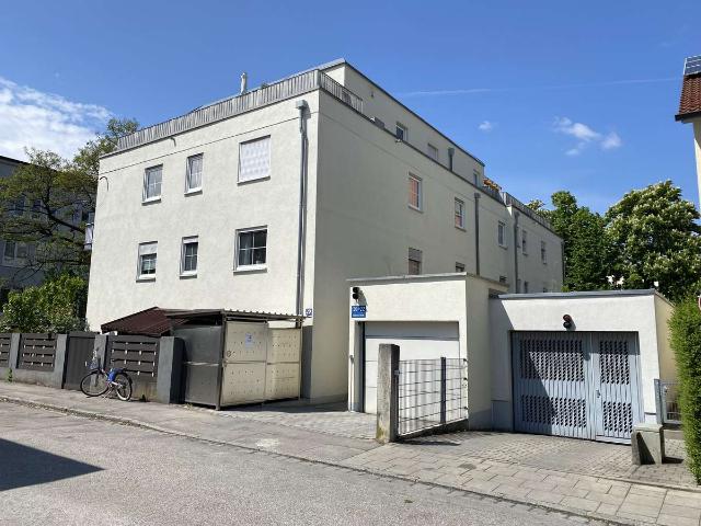 Modernsierte 2 Zimmer Wohnung mit Balkon und EBK in München