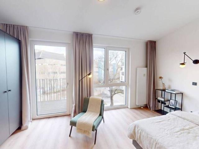 Modernster Wohnkomfort: Ihr neues Single Apartment mit geschmackvoller Möblierung, EBK und BALKON direkt an der Spree