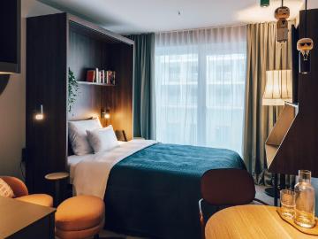 Modify your own Room with our furnished Home Office: Work and live including Gym, Cleaning, Social Spaces Cinema, Library, etc. and more!