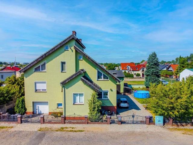 Przestronny dom 212 m² z 7 pokojami, garażem i ogrodem