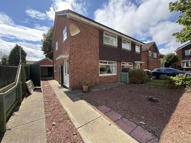 Moffat Close, Darlington 3 bed semi detached house to rent £895 pcm £207 pw