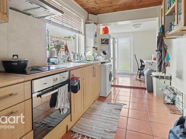 Moffat Road, THORNTON HEATH 3 bed terraced house to rent £2,250 pcm £519 pw