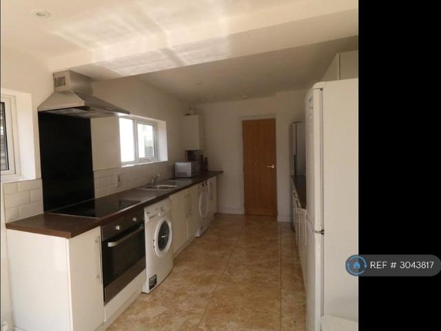 Moffat Road, Thornton Heath, CR7 3 bed terraced house to rent £2,250 pcm £519 pw