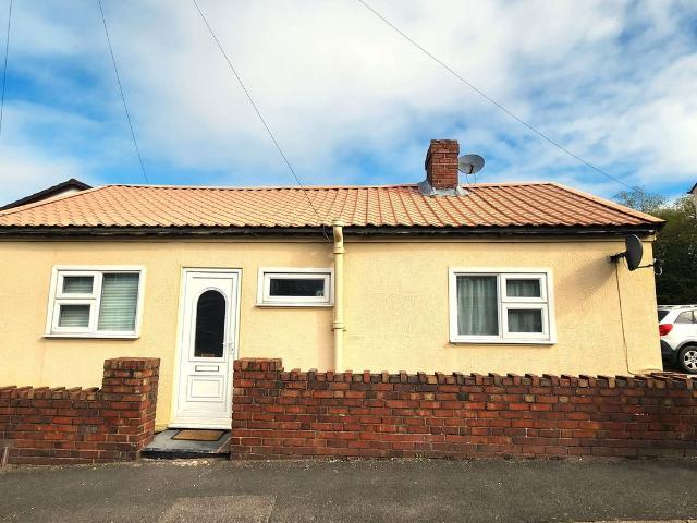 Mogul Lane, Halesowen B63, 2 bed bungalow to rent, £1,050 pcm | PrimeLocation