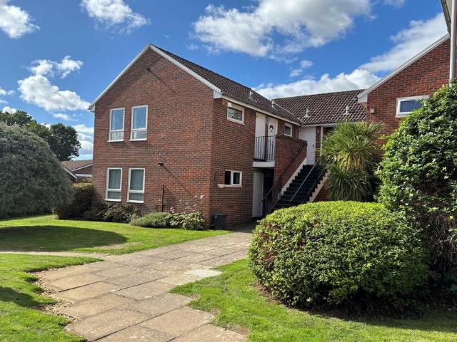 Moggs Mead, Petersfield, GU31 1 bed flat to rent £925 pcm £213 pw