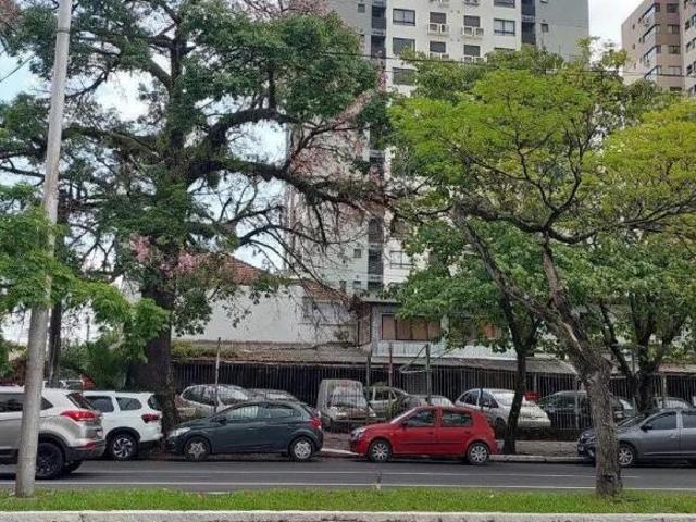 MOINHOS IMOBILIÁRIA vende terreno de esquina na Av. Princesa Isabel TE765