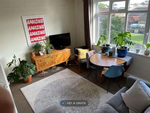 Moira Court, London SW17, 2 bed flat to rent, £2,250 pcm | PrimeLocation
