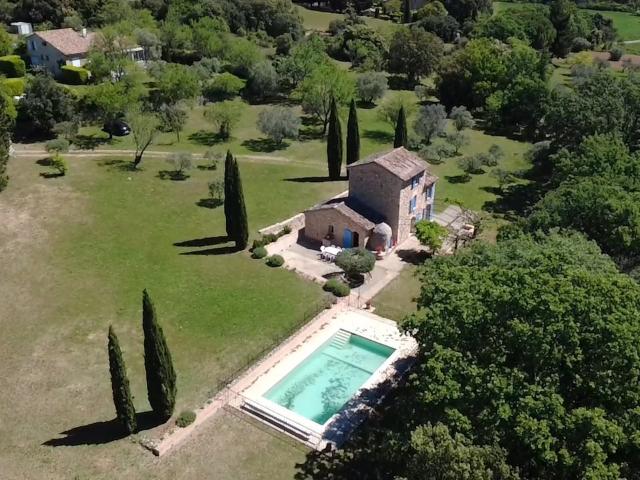 MOISSAC BELLEVUE, superbe mas renové sur 9530 m2 de terrain. 90m² Moissac Bellevue