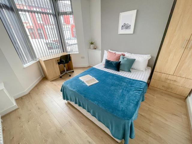 Molyneux Road, Knowledge Quarter, Liverpool, L6 9HZ, United Kingdom | 5 bed townhouse for rent #134705276 | Rentberry
