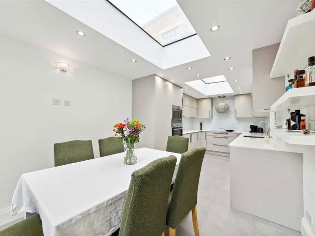 Molyneux Street, Marylebone W1H, 2 bed flat to rent, £5,000 pcm | PrimeLocation
