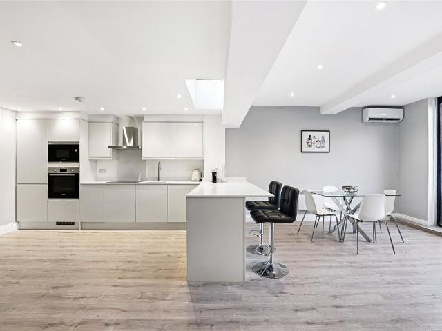 Molasses Row, London SW11, 1 bed flat to rent, £2,250 pcm | PrimeLocation