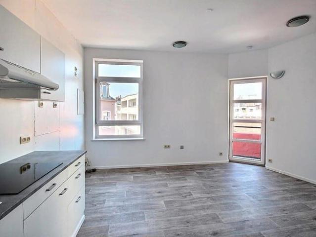 Molenbeek: Studio with terrace for rent !
